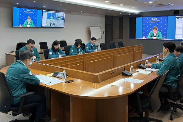 외교부는 10일 오전 미국 로스앤젤레스(LA) 지역 시위와 관련하여 재외국민 안전 및 보호대책 점검을 위한 정부 합동 상황점검회의를 화상으로 개최했다. [사진 제공 - 외교부]
