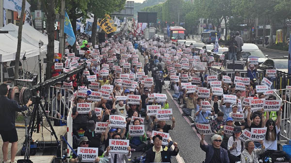 무대 위에서 바라 본 집회 전경. [사진 - 통일뉴스 하태한 통신원]