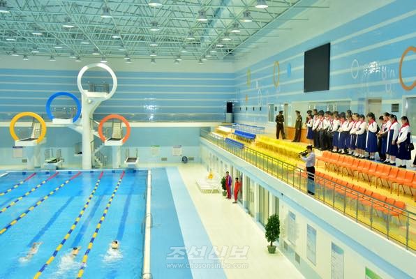 만경대혁명학원 방문 3. [사진-조선신보 갈무리]