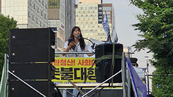 선도차량에서는 끊임없이 구호를 선창했다. [사진 - 통일뉴스 하태한 통신원]