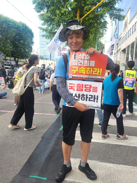 오늘의 구호 인증 샷! [사진 - 통일뉴스 하태한 통신원]