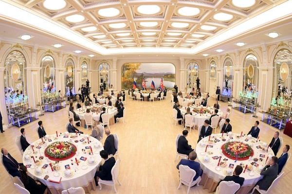 북러동맹 조약 체결 1돌을 맞아 북한 외무성과 북한 주재 러시아대사관이 공동으로 마련한 연회가 19일에 진행되었다. [사진-노동신문 갈무리]