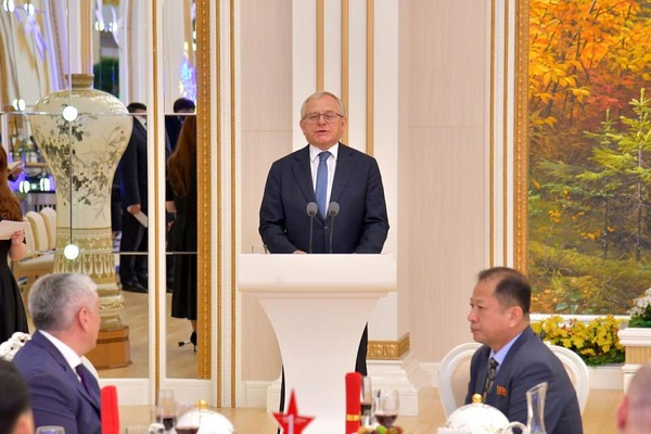 연설을 하고 있는 주북 러시아 마쩨고라 대사. [사진-노동신문 갈무리]