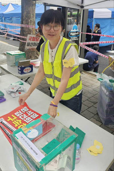 충주에서 만났던 자원봉사자. 여기서 만나 더욱 반갑다. [사진 - 통일뉴스 하태한 통신원]