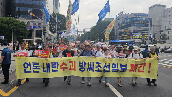 조선일보 폐간은 단골 구호 중의 하나다. [사진 - 통일뉴스 하태한 통신원]