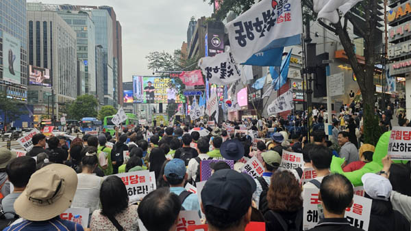 논현역 인근에서 정리집회를 가졌다. [사진 - 통일뉴스 하태한 통신원]