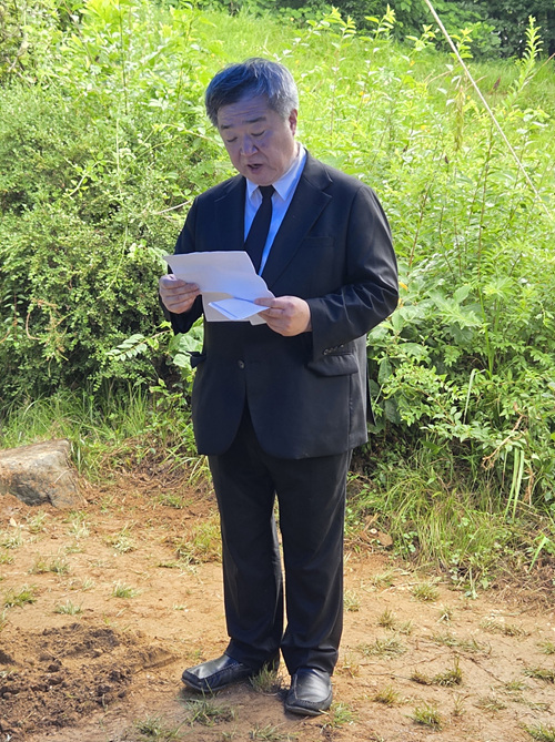 추도사를 하는 한홍구 교수. [사진-통일뉴스 이창훈 통신원]