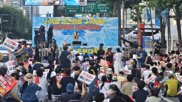 '우리나라' 가수 이광석의 공연 모습. [사진 - 통일뉴스 하태한 통신원]