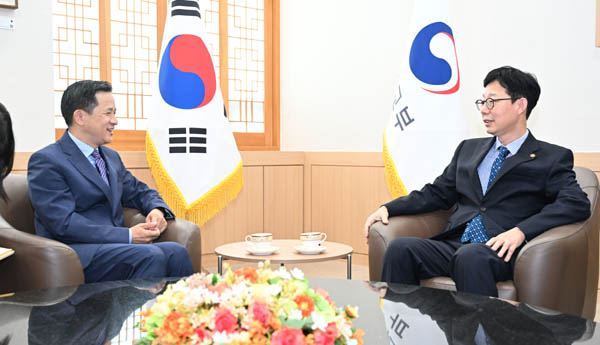 박윤주 1차관은 경주 APEC 정상회의를 중요한 계기로 언급했다. [사진 제공 - 외교부]