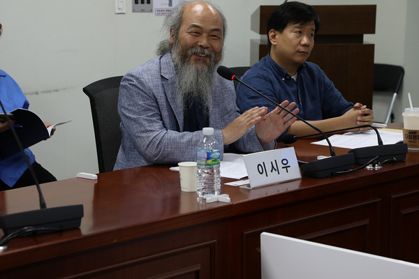 이시우 사진작가가 국가보안법에 의한 피해사실을 증언을 하고 있다. [사진-통일뉴스 김래곤 통신원]