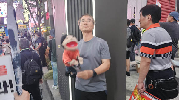 인형도 '내란 종식!' [사진 - 통일뉴스 하태한 통신원]