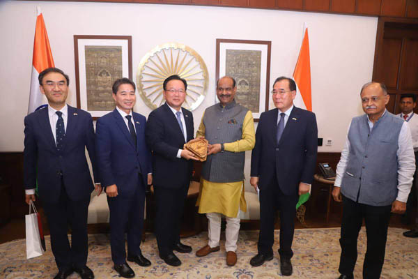 인도 특사단은 18일 옴 비를라 하원의장과 만났다. [사진 제공 - 외교부]