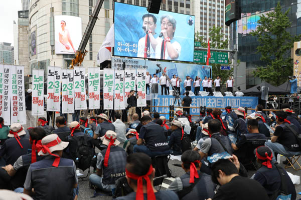 전국노동자노래패협의회가 노래공연을 하고 있다. [사진 – 통일뉴스 김래곤 통신원]