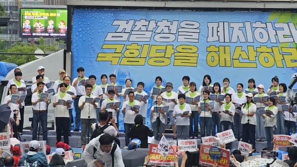 촛불합창단 공연 모습. [사진 -통일뉴스 하태한 통신원]