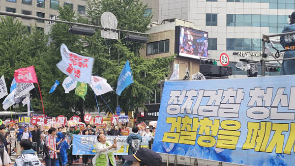 선도차량을 앞세우고 행진이 시작되었다. [사진 - 통일뉴스 하태한 통신원]