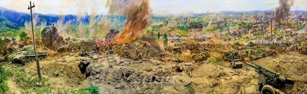 북한 조국해방전쟁승리기념관에 소장되어 있는 대형 전경화 ‘대전해방작전’의 일부. [사진-조선신보 갈무리]