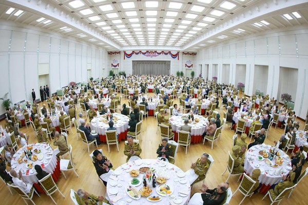 조국해방전쟁승리 72돌 경축연회 진행. [사진-노동신문 갈무리]