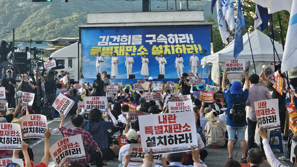 마지막 무대는 '경험과 상상'의 공연으로 채워졌다. [사진 - 통일뉴스 하태한 통신원]