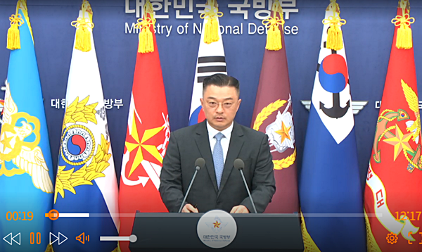 4일 브리핑하는 이경호 국방부 부대변인. [사진 갈무리-ebrief]