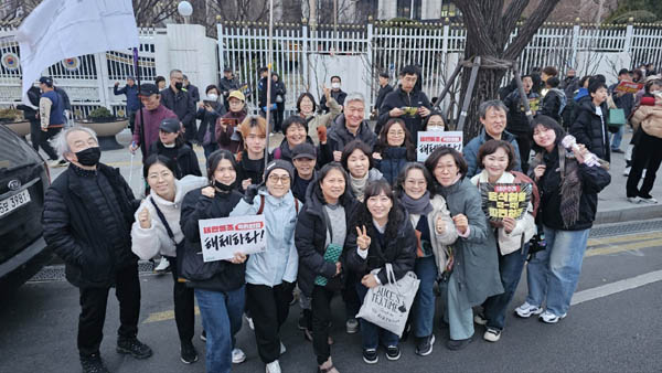 지난 겨울 많은 이들과 함께 했던 촛불대행진 당시 모습. [사진 - 통일뉴스 하태한 통신원]