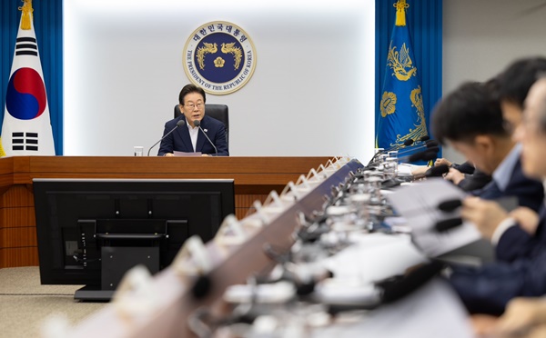 지난달 30일 비상경제점검TF회의를 주재하는 이 대통령. [사진-대통령실]