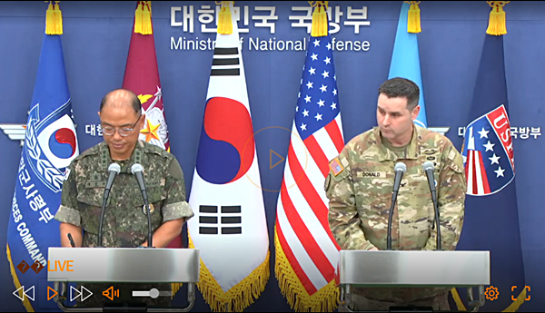 7일 UFS 연습에 대해 브리핑하는 이성준 합참 공보실장(왼쪽)과 도널드 주한미군사 공보실장. [사진 갈무리-ebrief]