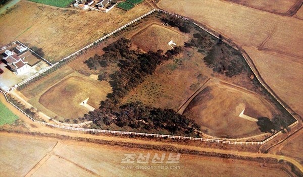 사신도로 유명한 강서세무덤 전경. [사진-조선신보 갈무리]