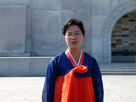 북한 원산시에서 5일부터 11일까지 전국 혁명사적 강사들의 강의경연이 진행되었다. 사진은 주체사상탑 해설강사. [사진-통일뉴스 자료사진]