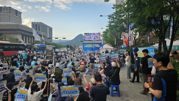 이날도 어김없이 152차 촛불승리전환행동의 촛불대행진이 시작되었다. [사진 - 통일뉴스 하태한 통신원]