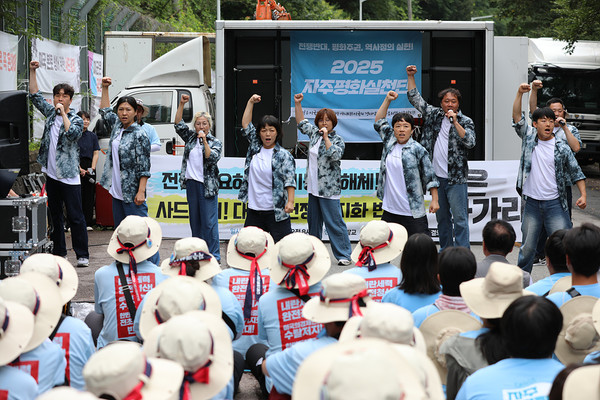 민주노총 26기 중앙통일선봉대 중앙문예단이 공연을 하고 있다. [사진제공-민주노총 중앙통일선봉대]