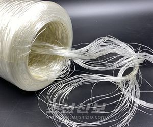 북한 국가과학원 나노공학분원에서 유리섬유천 생산공정을 확립했다. [사진-조선신보 갈무리]