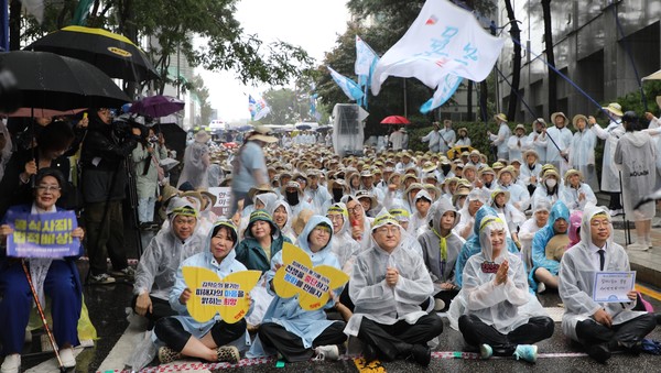 일본군 ‘위안부’ 문제 해결을 위한 수요 시위가 진행되고 있다. [사진-민주노총 중앙통일선봉대]