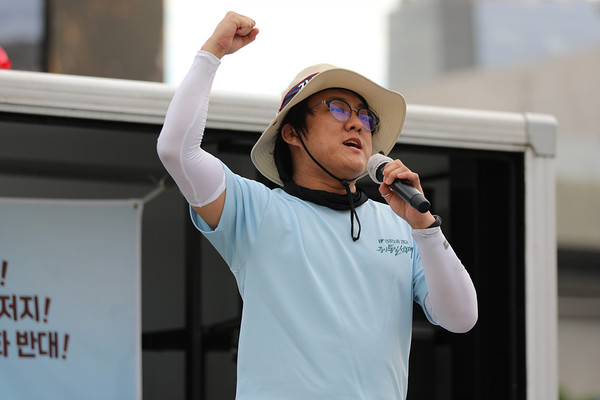 남형민 26기 중통대 8중대원이 투쟁결의 발언을 하고 있다. [사진-민주노총 중앙통일선봉대]