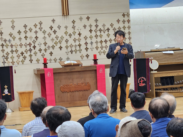 축사를 하고 있는 김경민 한국YMCA전국연맹 사무총장. [사진-통일뉴스 이계환 기자]