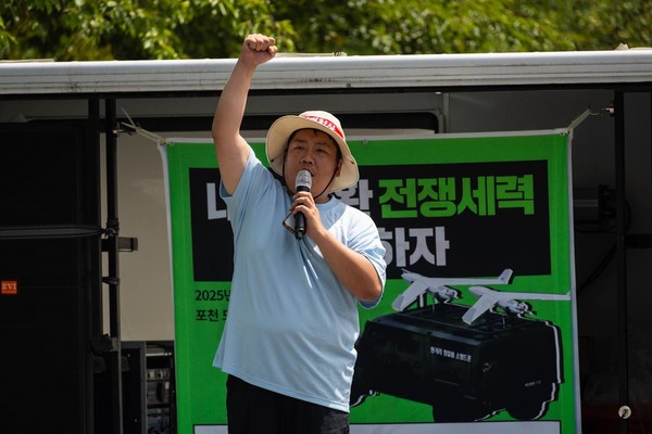 안준영 7중대장은 “이러한 사실은 미국이 한반도를 수탈하고 노동자・민중을 억압하기 위해 자신들 입맛에 맞는 정권을 세우려 끊임없이 수탈을 진행하고 있다는 걸 말해준다”면서 “우리는 결국 노동자・민중의 진정한 해방을 위해 이 땅에서 미국을 영영 쫓아내야 한다”라고 말했다. [사진제공-노동과세계 송승현 기자]