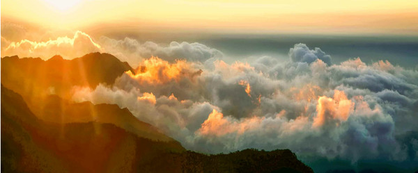 구뤌산 구름파도 [사진-노동신문]