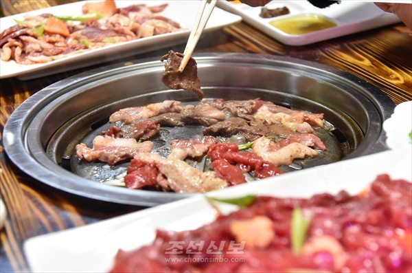 하늘소불고기. [사진-조선신보 갈무리]