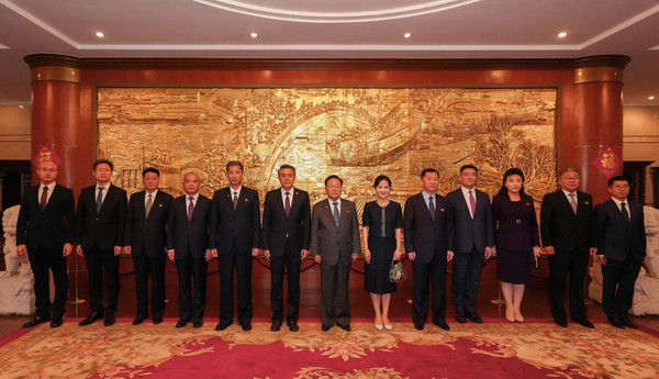 평양주대 중국대사관이 전승절 80돌(9.3)에 즈음해 20일 최룡해 최고인민회의 상임위원회 위원장 등 고위 간부들을 초대한 가운데 기념연회를 개최했다. [사진-주북 중국대사관 