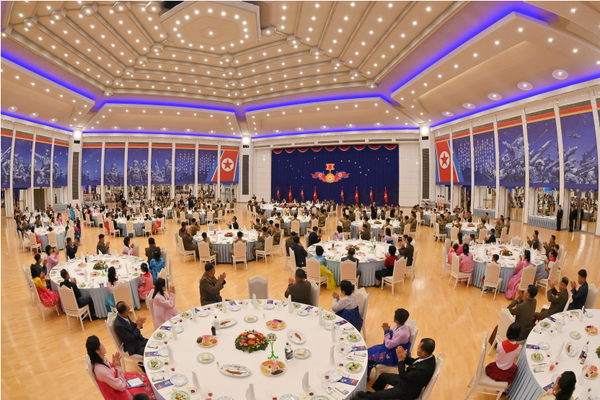 목란관에서 진행된 연회 [사진-노동신문]