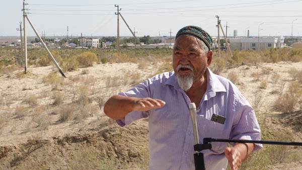 무이낙 현지에서 만난 샤디노브 알리 오라즈바예비츠(74) 씨는 과거 섬이었지만 지금은 황무지가 된 무이낙을 회고했다. [사진 제공 - KOICA]
