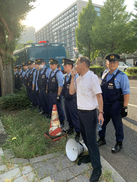 경찰이 감시하는 가운데 집회가 진행됐다. [사진 - 통일뉴스 박명철 통신원]