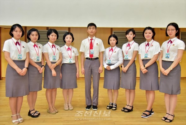 우승한 평양의학대학 학생들. [사진-조선신보 갈무리]