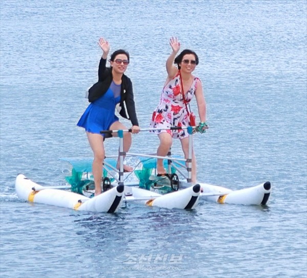 원산갈마해안관광지구 해수욕장에서 [사진-조선신보 갈무리]