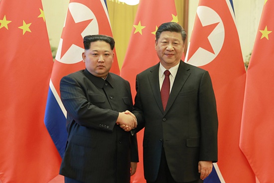 김정은 조선로동당 위원장(당시)이 처음으로 중국을 비공식방문한 지난 2018년 3월 26일 베이징 인민대회당에서 시진핑 당 총서기와 만났다. [통일뉴스 자료사진