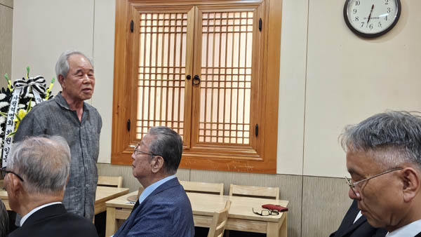 사월혁명회의 전신인 사월혁명연구소의 하일민 전 소장은 고인과 함께 한 70년의 세월을 회고했다. [사진 - 통일뉴스 김치관 기자]