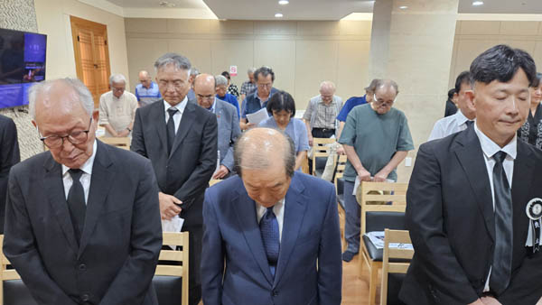 추도식은 묵념으로 시작됐다. [사진 - 통일뉴스 김치관 기자]