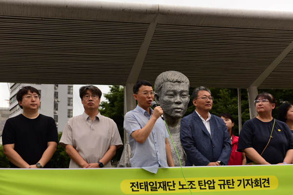 기자회견에서 권태훈 전태일유니온 위원장이 발언하고 있다. [사진 제공 - 전태일유니온]