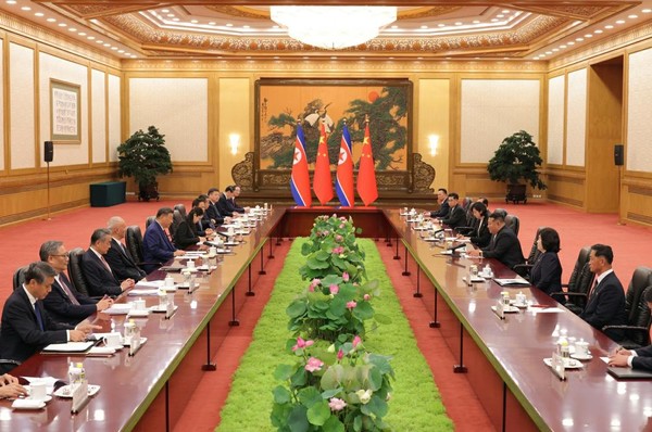 두 나라 배석자들과 함께 진행된 정상회담 [사진-노동신문] 