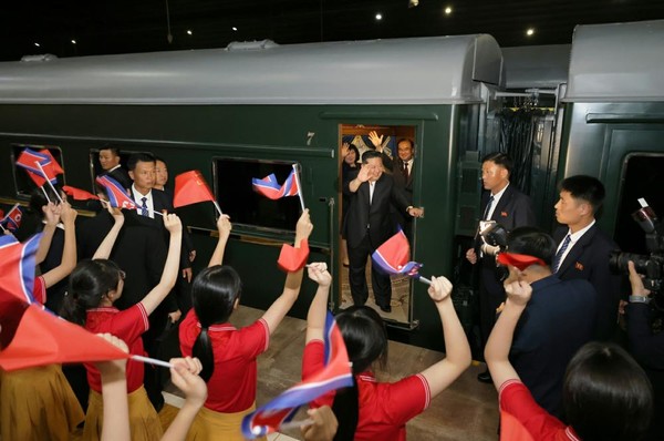 귀국길에 오른 김정은 위원장 [사진-노동신문]