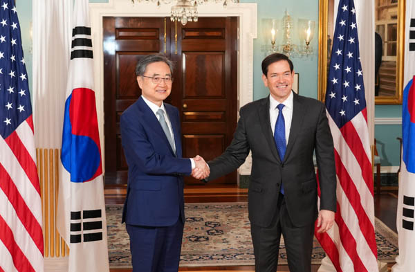 조현 외교부 장관은 10일 오전(현지시간) 워싱턴에서 마르코 루비오 미국 국무장관과 면담을 갖고 미국 이민당국에 의해 구금돼 있는 한국인 300여명의 출국 문제 등에 대해 협의했다. [자료 사진 - 외교부]